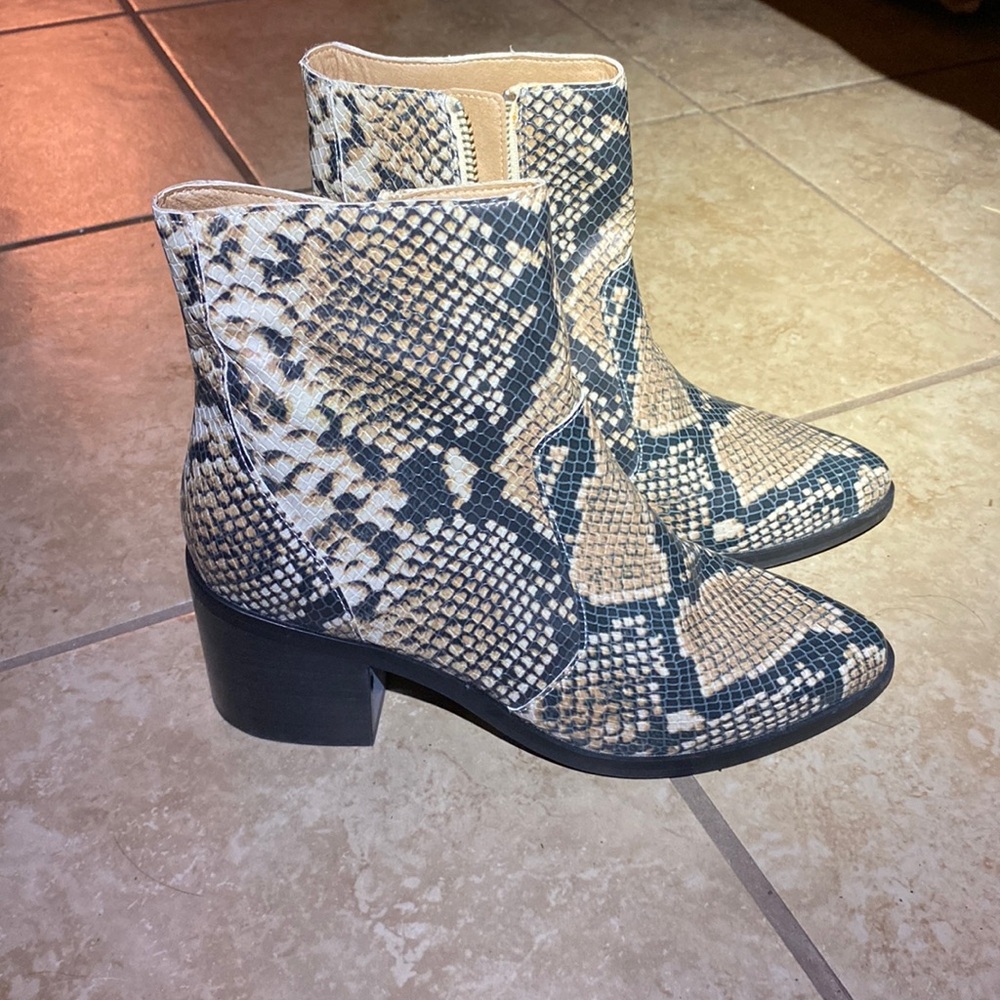 Excellent condition Treasure&Bond Natalie Boot.